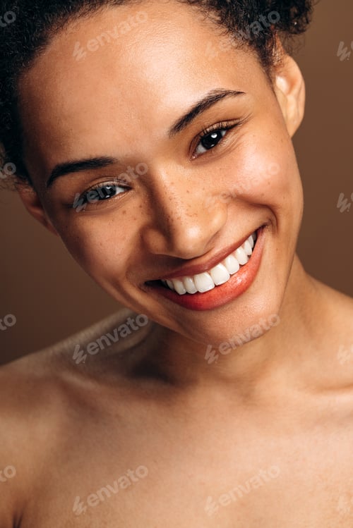 Preview: Portrait view of the cherry girl with brunette hair looking at the camera over the beige background