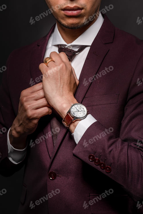Preview: Man's hands adjusting tie
