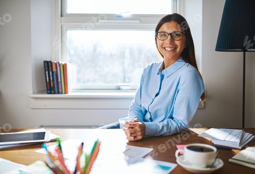Preview: Self employed woman wearing glasses at desk