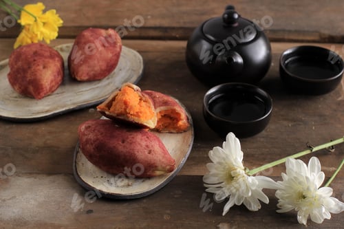 Preview: Korean Sweet Potato Mochi Bread, Made from Purple Yam (Goguma), Milk, Sticky Flour, and Starch