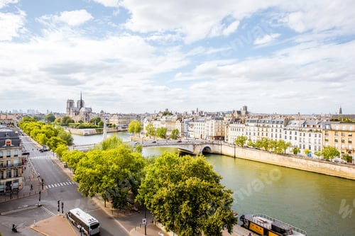 Preview: Cityscape view of Paris