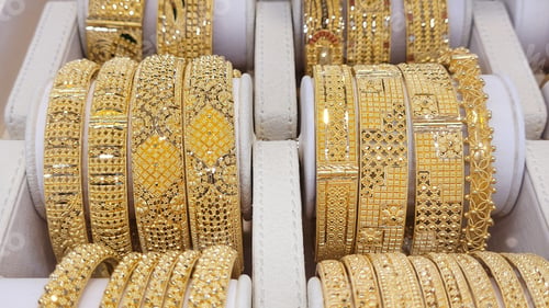 Preview: Golden bracelets in Dubai gold market, such jewelry very important accessories for Indian culture
