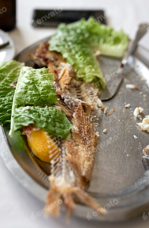 Preview: Restaurant table ready to eat