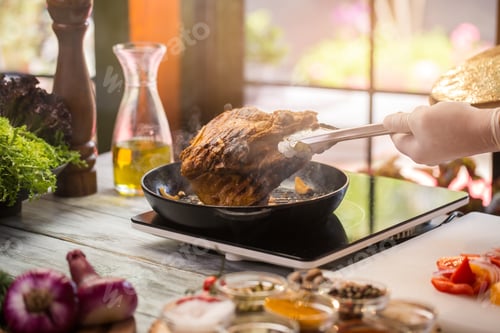 Preview: Tongs hold fried meat piece