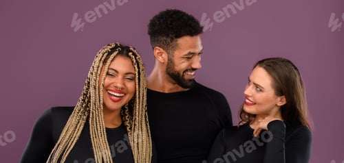 Vista previa: Retrato de grupo de amigos multiétnicos, concepto de diversidad y amistad.