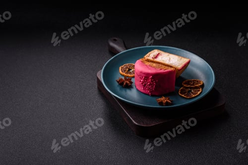 Preview: Round sweet New York roll croissant with raspberry cream filling