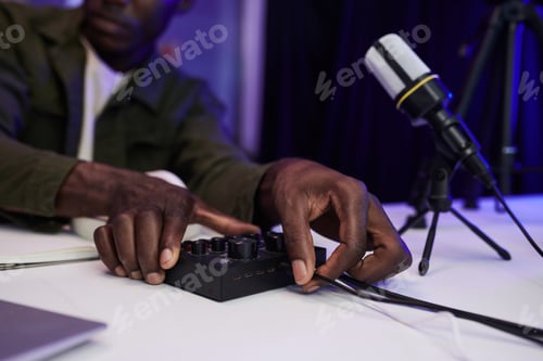 Preview: Inserting Cord in Amplifier