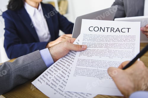 Preview: cropped image of businessman signing contract in office