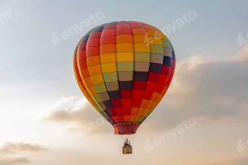 Preview: Hot air balloon in flight