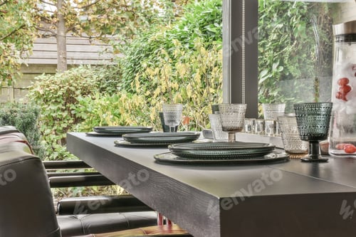 Preview: Room with dining and lounge area