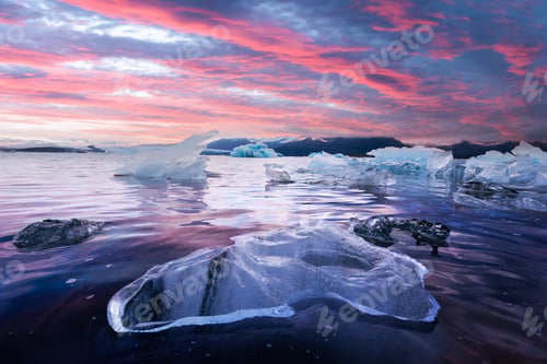 Preview: Icebergs in Jokulsarlon glacial lagoon