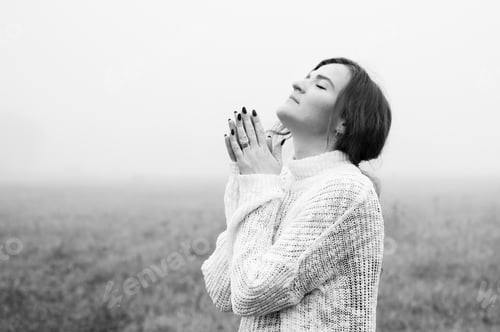 Preview: Woman praying