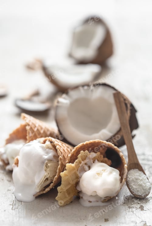 Preview: Vanilla-coconut ice cream in a waffle cone