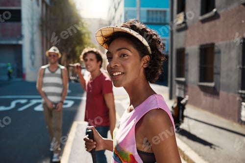 Preview: Friends playing urban golf in the city