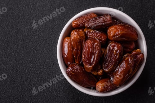Preview: Dried tropical date fruit as an ingredient for fresh organic diet food
