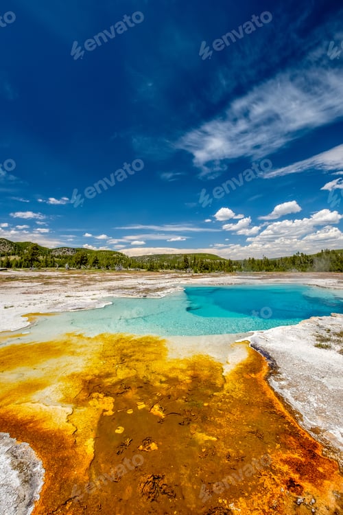 Preview: Hot thermal spring in Yellowstone