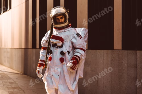 Preview: spaceman in a futuristic station