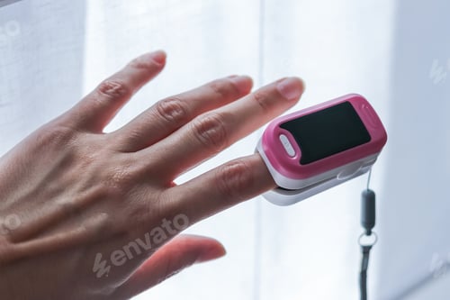 Preview: Hand with a pulse oximeter on the finger