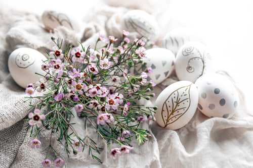Preview: Easter composition with hand-painted eggs and flowers.