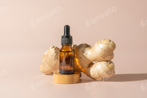 Preview: A face or hair serum or essential oil in a brown dropper bottle with a ginger extract