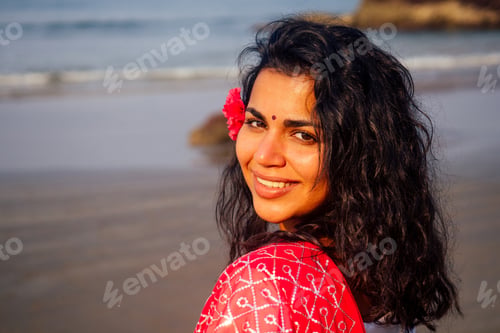 Preview: Indian female fashion model white-toothed smile with flower