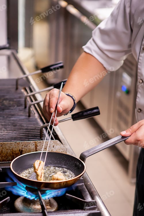 Preview: Chef preparing fois gras