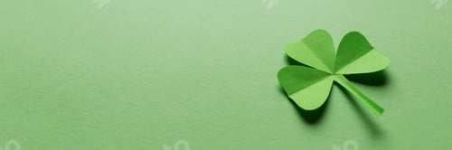 Preview: St. patrick's day. green background with clover leave shamrock. copy space. Paper craft