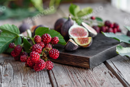 Preview: Fresh ripe figs on a dark background