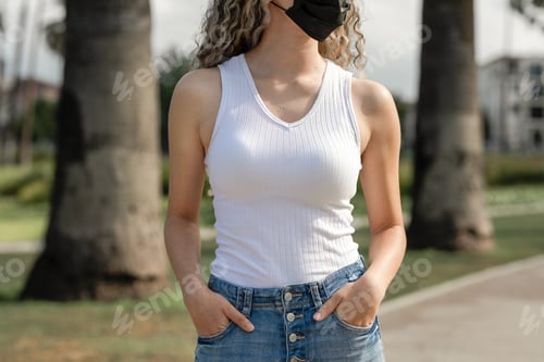 Preview: Woman wearing white tank top, summer outfit