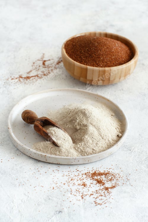 Preview: Teff flour on a plate and teff grain in a bowl