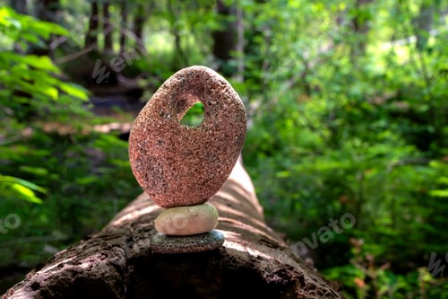 Preview: Balanced rock structure composed of multiple rocks in the shape of a circle
