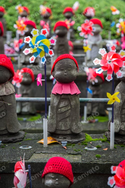 Preview: Jizo statues at Shiba park in Tokyo