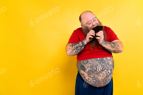 Preview: Oversize man hungry for fat food