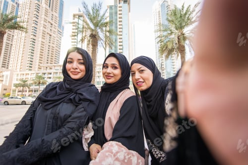 Preview: Arabic women in Dubai