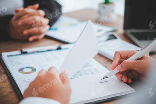 Preview: businessman is negotiating, advising, and explaining the matter of the contract