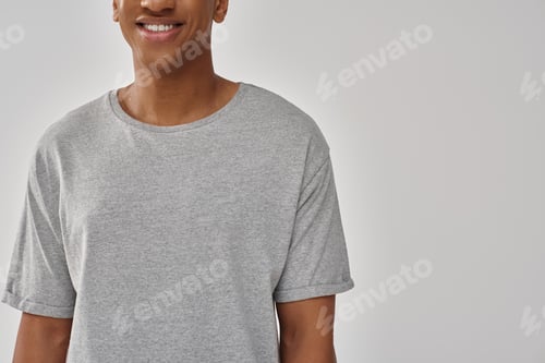 Preview: fashionable young african american man wearing casual gray t-shirt, copy space for advertising