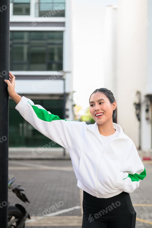 Preview: Young Asian Woman in Sporty Casual Outfit Outdoors Posing