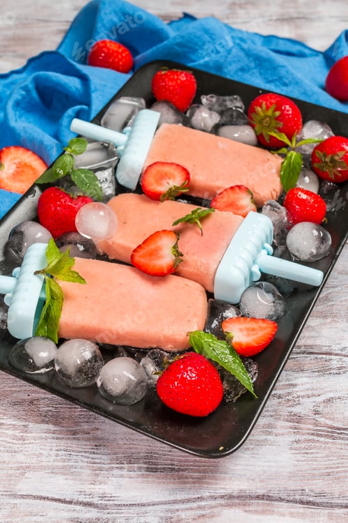 Preview: Homemade strawberry ice cream or popsicles