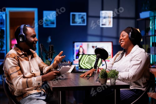 Preview: Podcasters having happy conversations