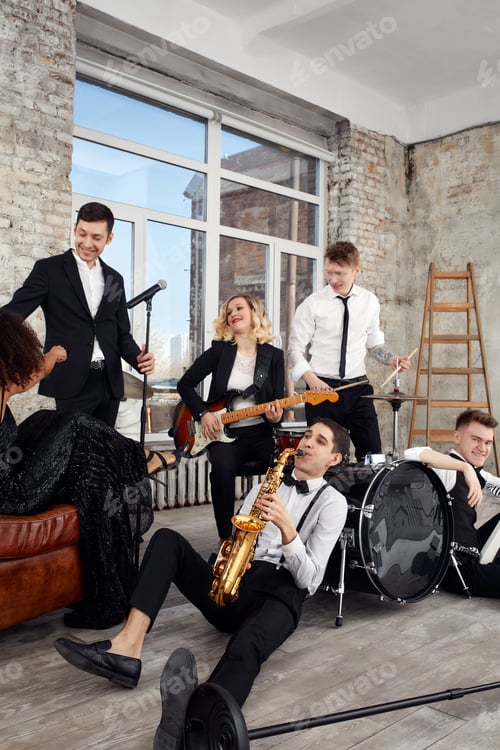 Preview: Young international musicians, a band performing on the loft stage. The concept of music, hobby