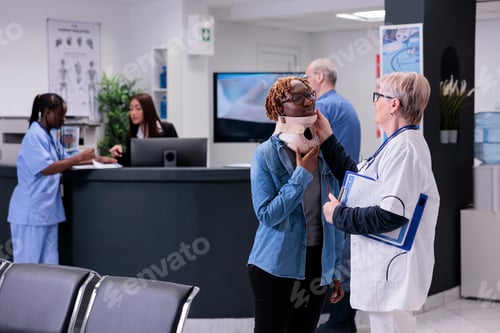 Preview: Specialist examining person with neck collar
