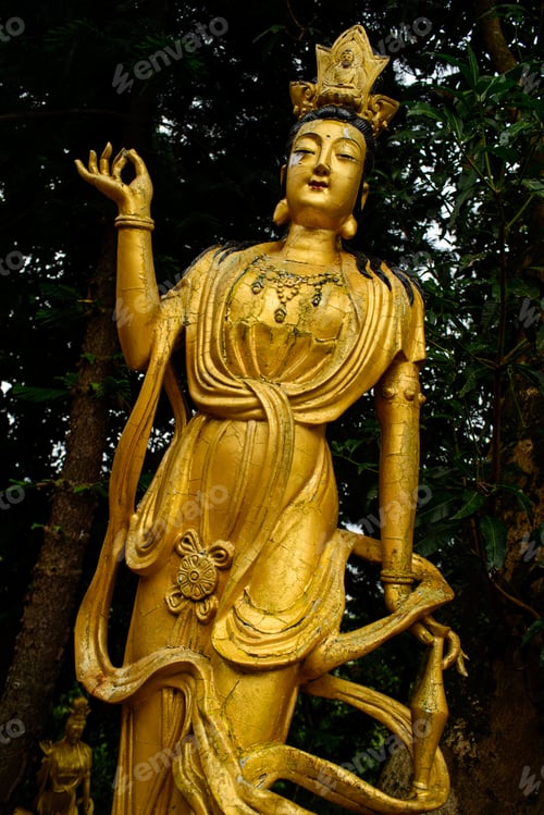 Preview: Vertical low angle shot of an old Chinese golden statue in Hong Kong