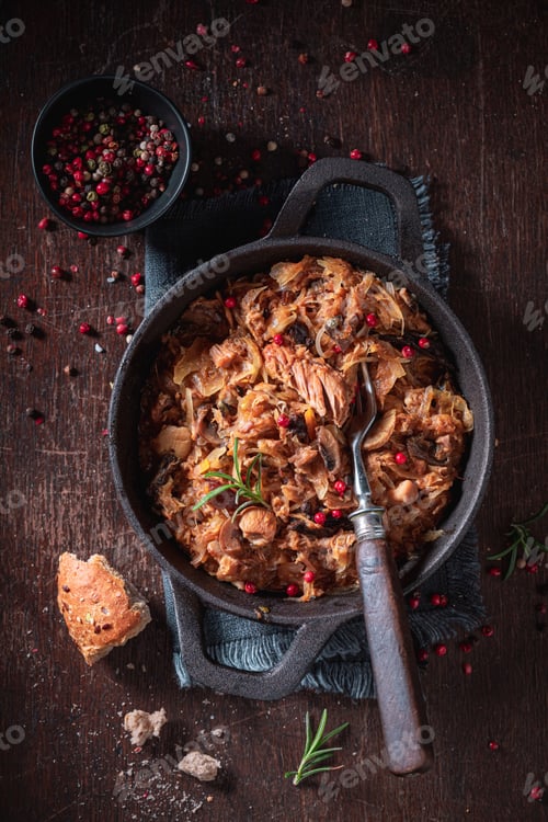 Preview: Tasty and spicy stew made of beef and sauerkraut.
