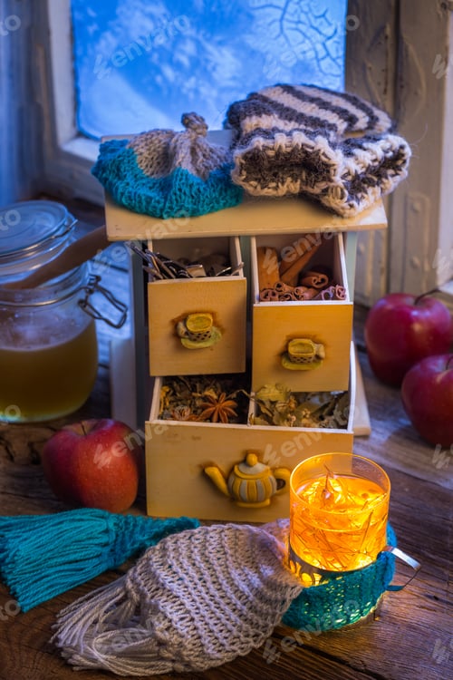 Preview: Hot tea leaf on a frosty evening