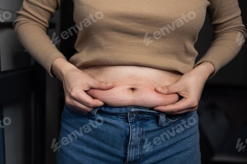 Preview: Woman pinching stomach fat