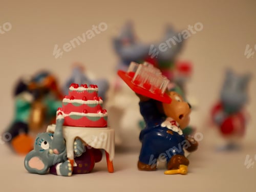 Preview: Playful Toy Animals Celebrate with a Cake