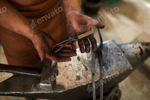Preview: Holding handmade knife with textured handle