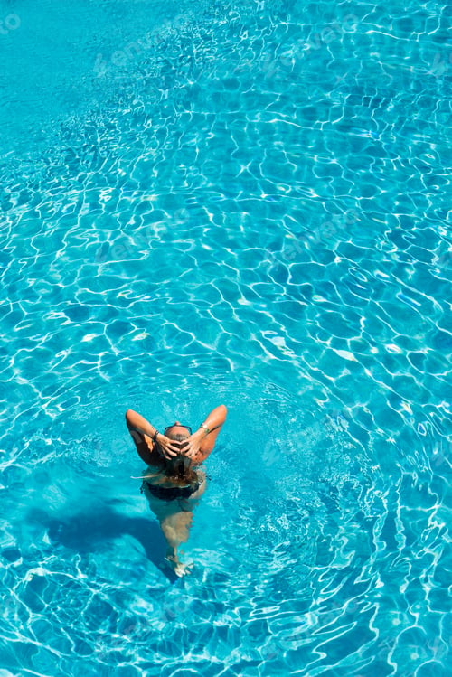 Preview: woman in bikini at the swimming pool