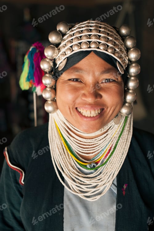 Vista previa: Portrait of Akha tribeswoman, Shan State, Keng Tung, Burma