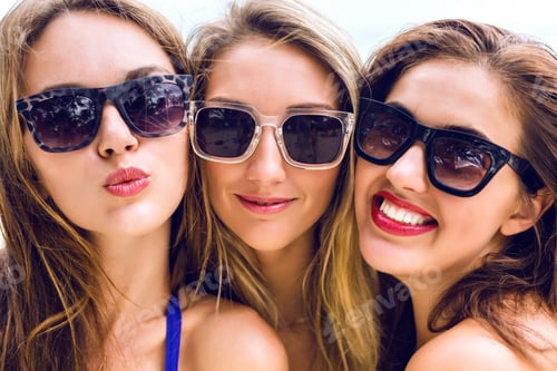 Preview: Close up lifestyle portrait of thee young stunning women